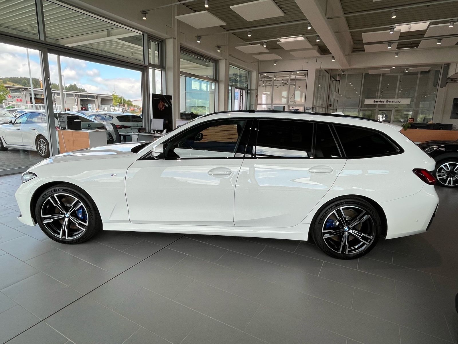 BMW 330d xDrive M Sportpaket AHK Panorama ad.LED Har foto 4