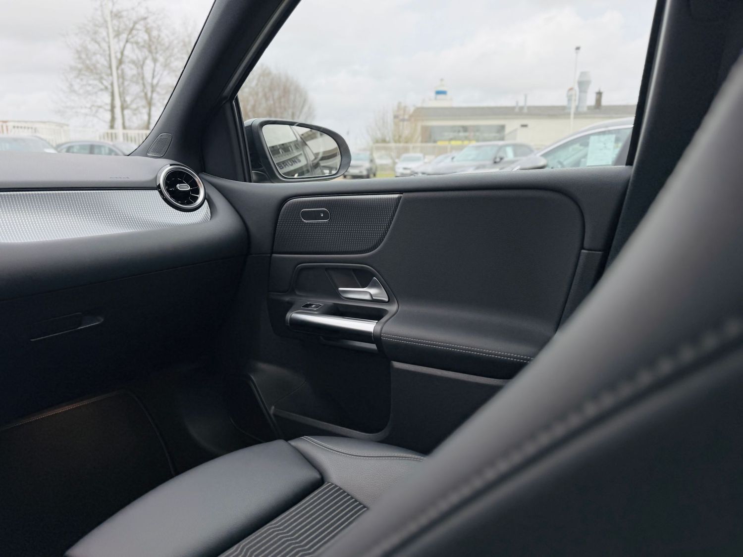 Fahrzeugabbildung Mercedes-Benz B 180 PROGRESSIVE & NIGHT, Automatik, AHK, LED,