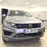 Volkswagen Touareg 3.0TDI Xenon AHK 4 x SH Tempomat 20 Zoll