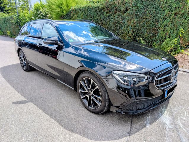 MERCEDES-BENZ E 220 d T Autom. - Night Paket