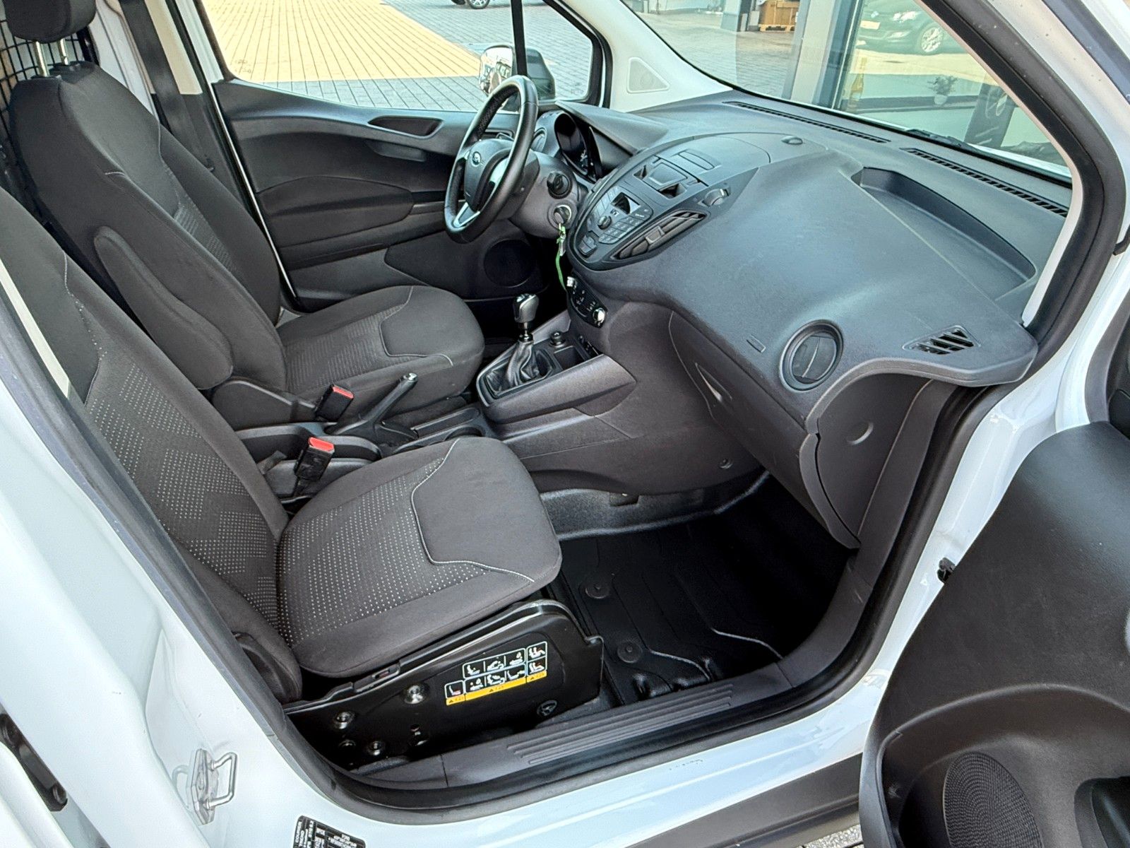 Fahrzeugabbildung Ford Transit Courier Trend