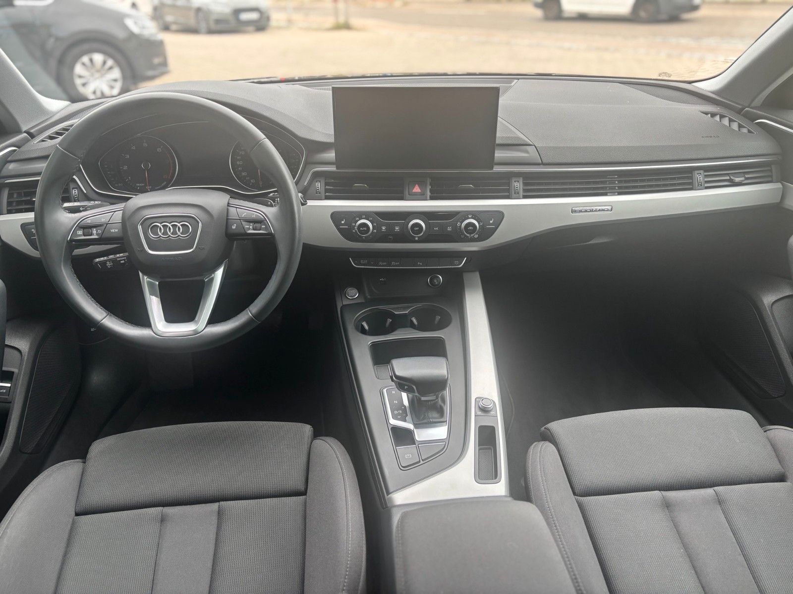 Fahrzeugabbildung Audi A4 Avant 40 TFSI quattro basis