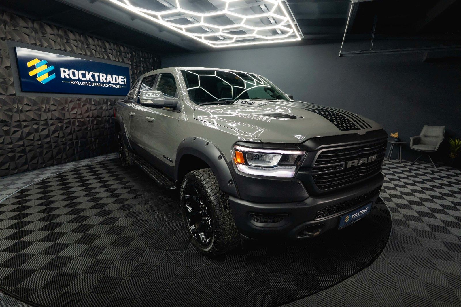 Fahrzeugabbildung Dodge RAM 5.7 V8 HEMI 4x4 NIGHT Laramie ARMY STYLE 19%