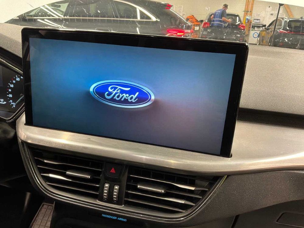 Fahrzeugabbildung Ford Focus T 1.5d AT8 Titan LED/ACC/NAVI/SHZ/RFK/AHK