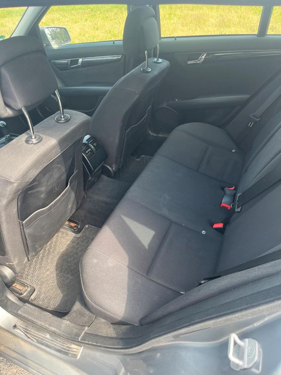Mercedes-Benz C180 2010 — photo 12