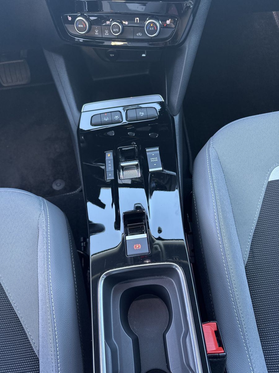 Fahrzeugabbildung Opel Mokka-e Elegance NAV+LED+ACC+KAM+SHZ+VCOCK+TOTW