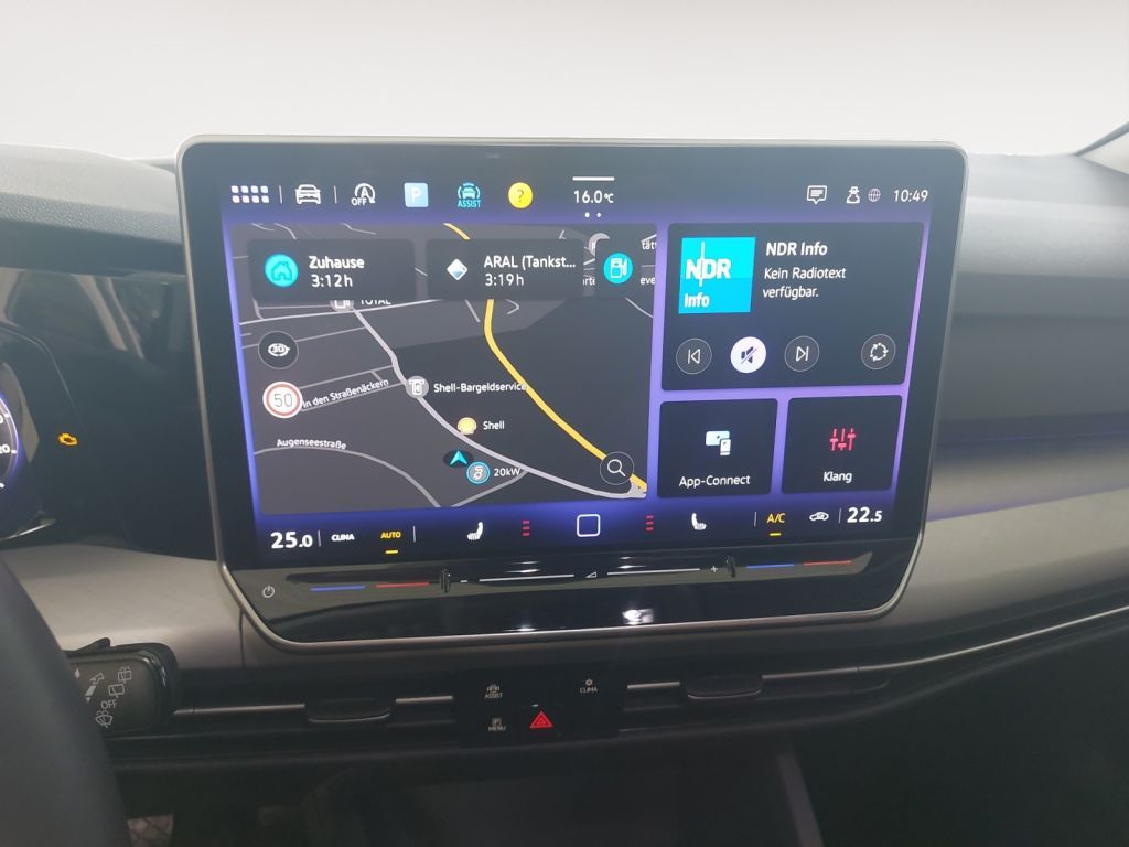 Fahrzeugabbildung Volkswagen Golf Variant 1.5 TSI Life AHZV Navi LED
