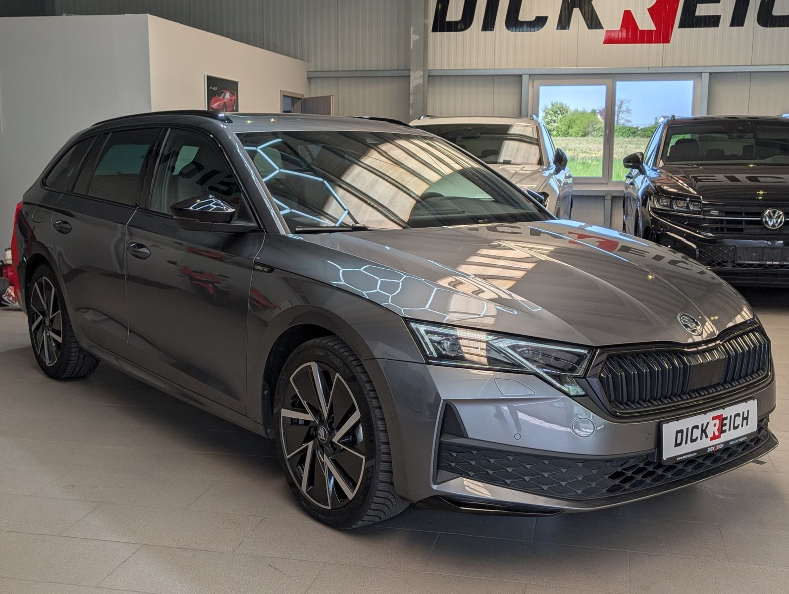 Fahrzeugabbildung SKODA Octavia 1.5 TSI Sportline Pano Matrix AHK 5J-Gar