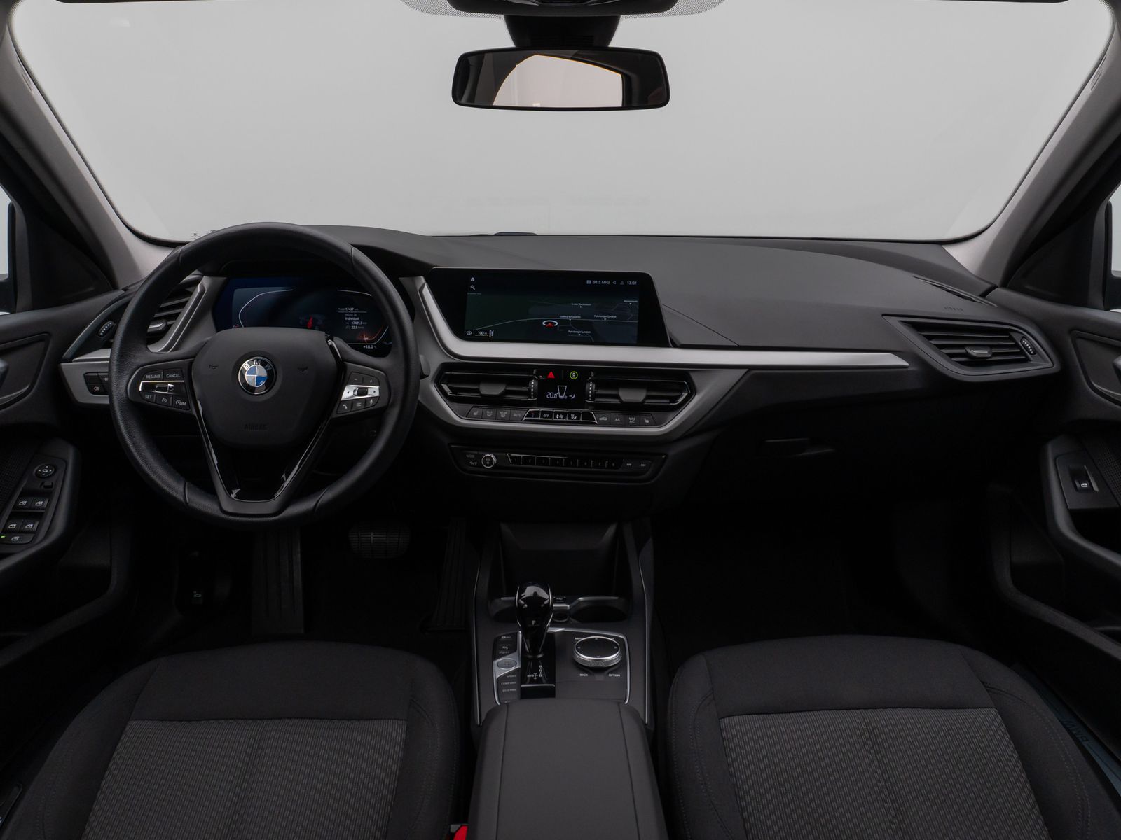 Fahrzeugabbildung BMW 118i DAB CockPitProf LED PDC Geschwindigkeitsreg