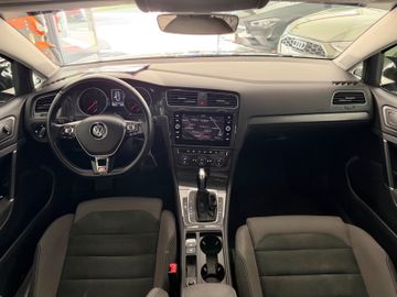 Volkswagen Golf - 11