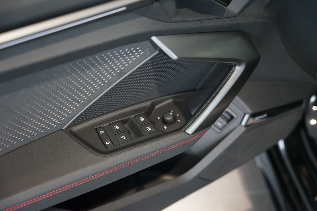 AUDI RS3 Sportback | Panoramic Roof | Bucket Seats | Carbon Fiber AUDI RS3 Sportback | Panoramic Roof | Bucket Seats | Carbon Fiber