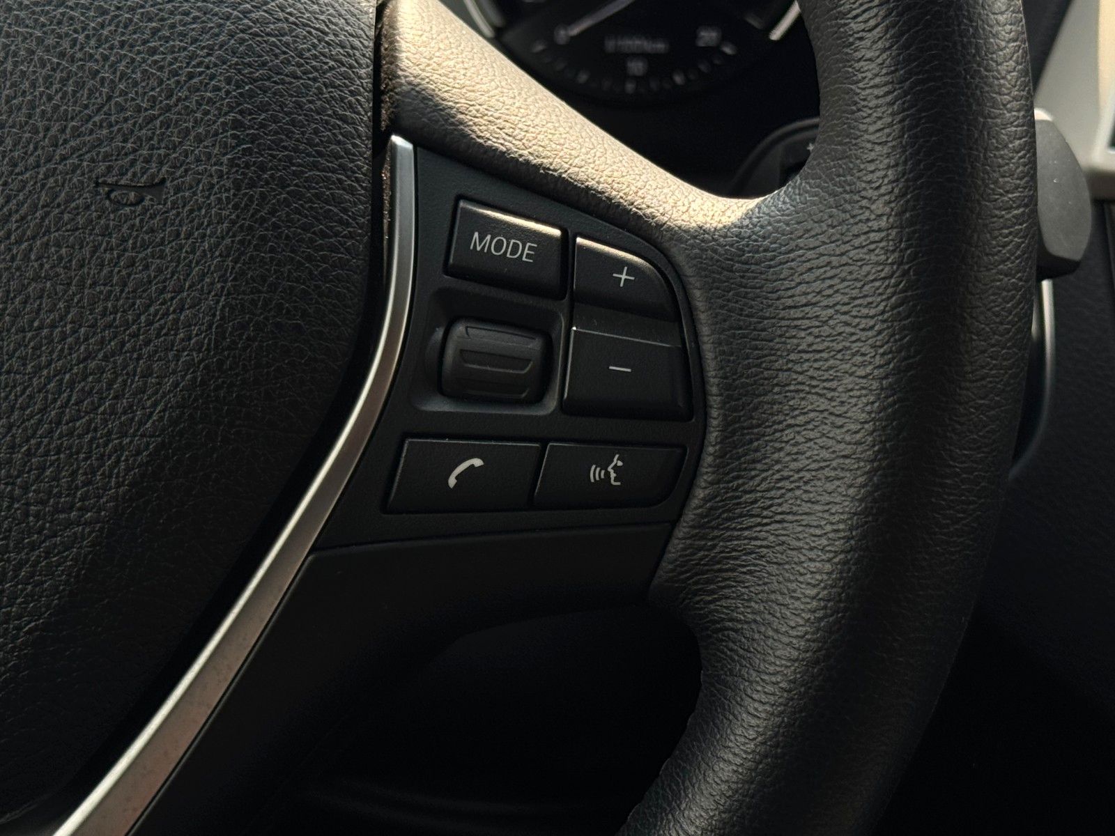 Fahrzeugabbildung BMW 116i F20 Advantage Navi LED PDC SHZ