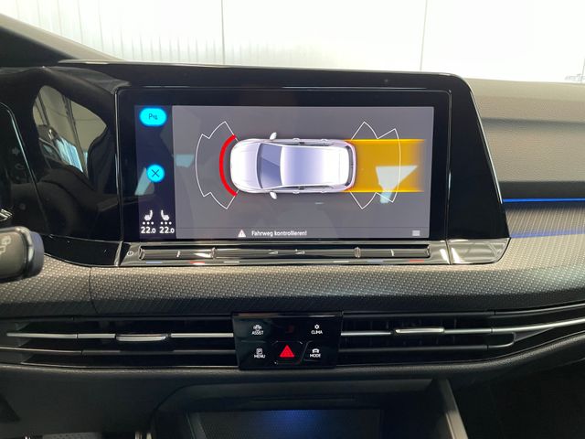 Golf VIII R-Line 1.5 eTSI DSG LED HARMAN-KARDON