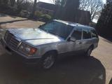 Mercedes-Benz Mercedes Benz 220 TE W124, 7 Sitzer - Mercedes-Benz 220: Te