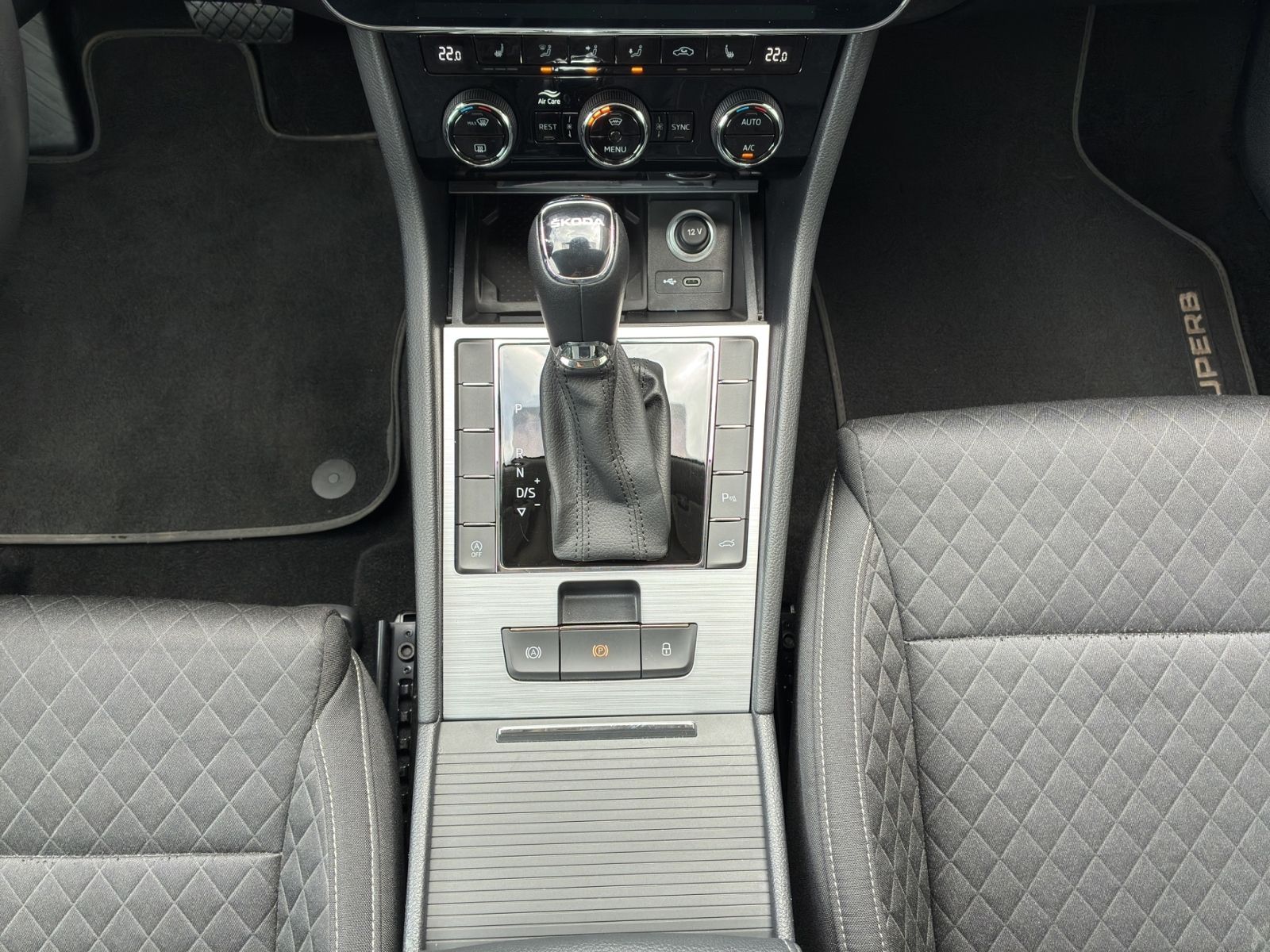 Superb Combi 1.5 TSI Ambition *LED*NAVI*KESSY*