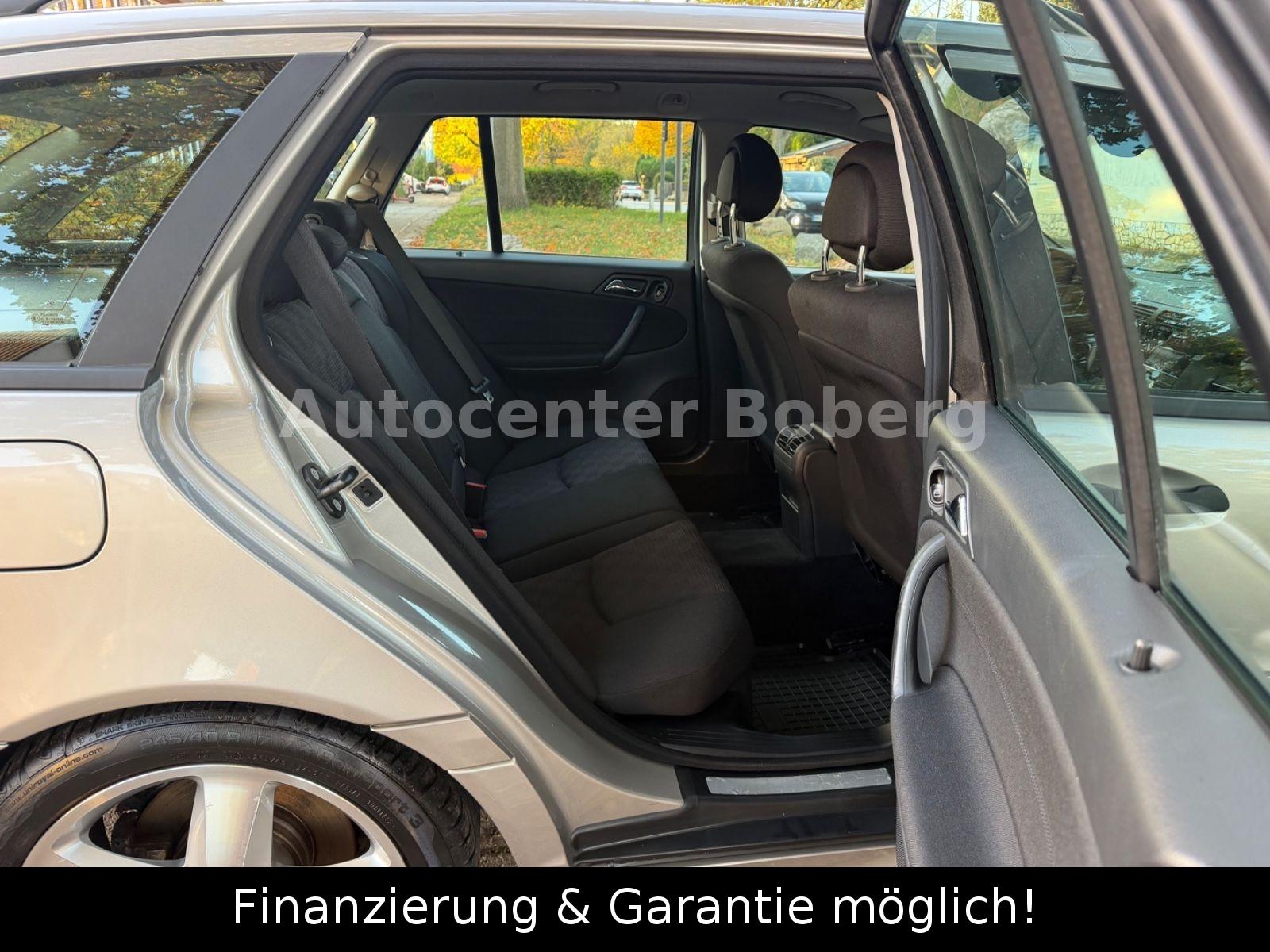Mercedes-Benz C200 2004 — photo 11