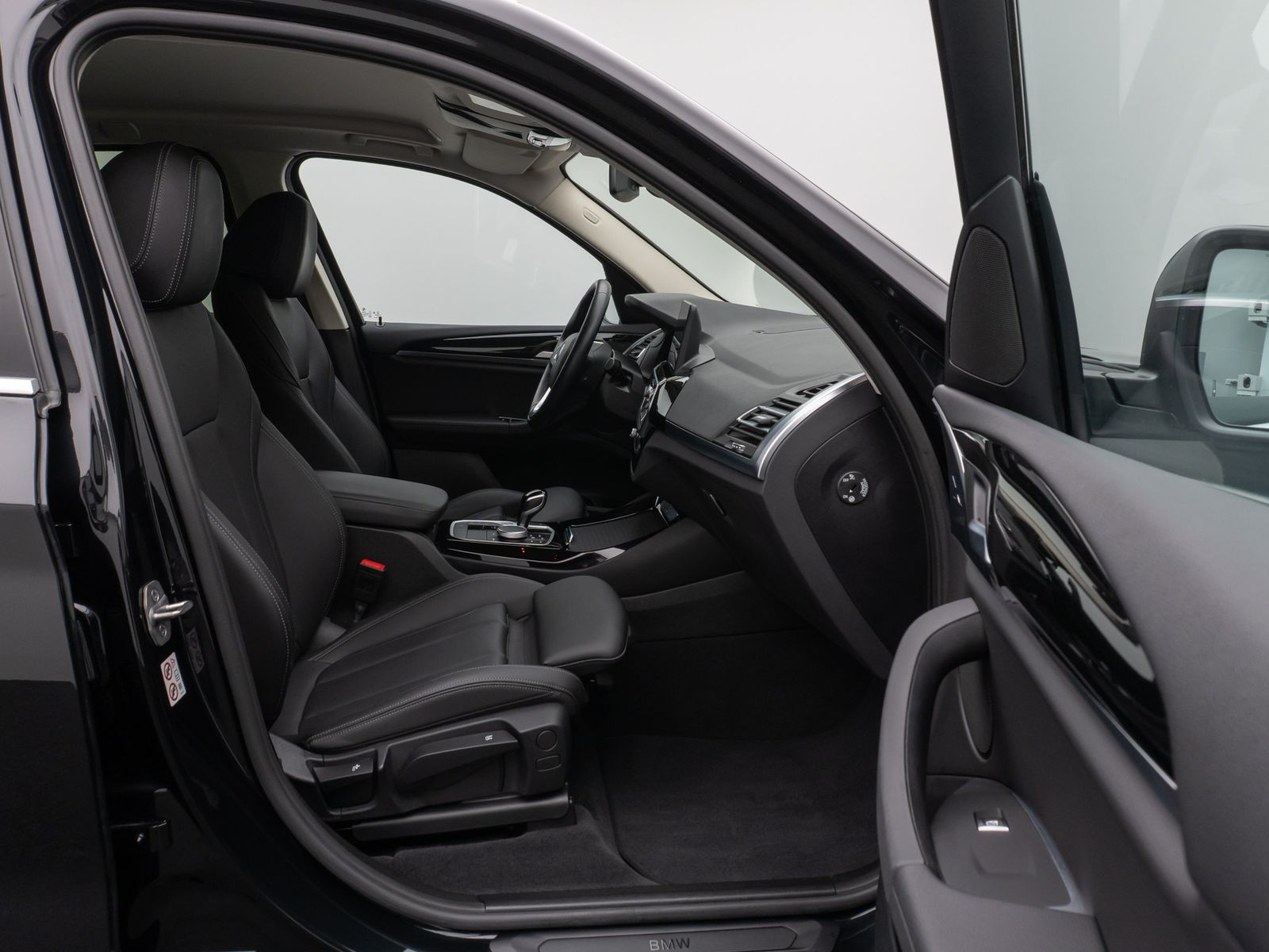 Fahrzeugabbildung BMW X3 xD30i Kamera DAB HiFi WLAN Leder Sport 19Zoll