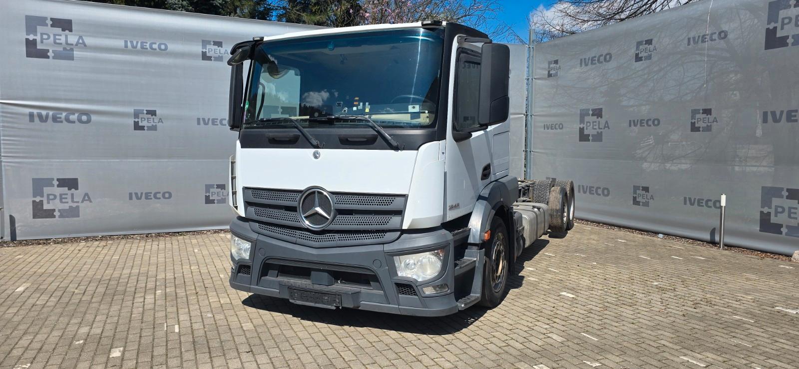 Mercedes-Benz Actros 2443 6x2 Chassis under car carrier