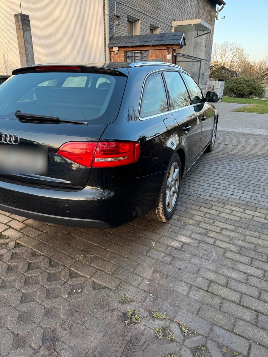 Audi A4 2009 — engine 143 HP (105kW)