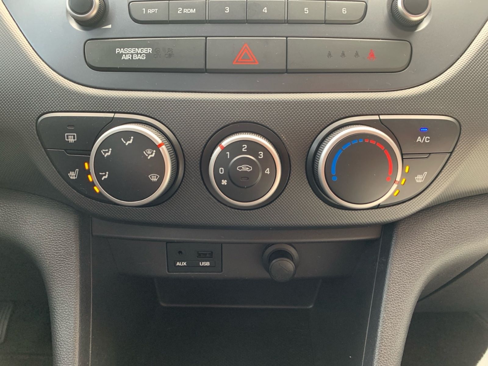 Fahrzeugabbildung Hyundai i10 1.0 Trend Sitzheizung