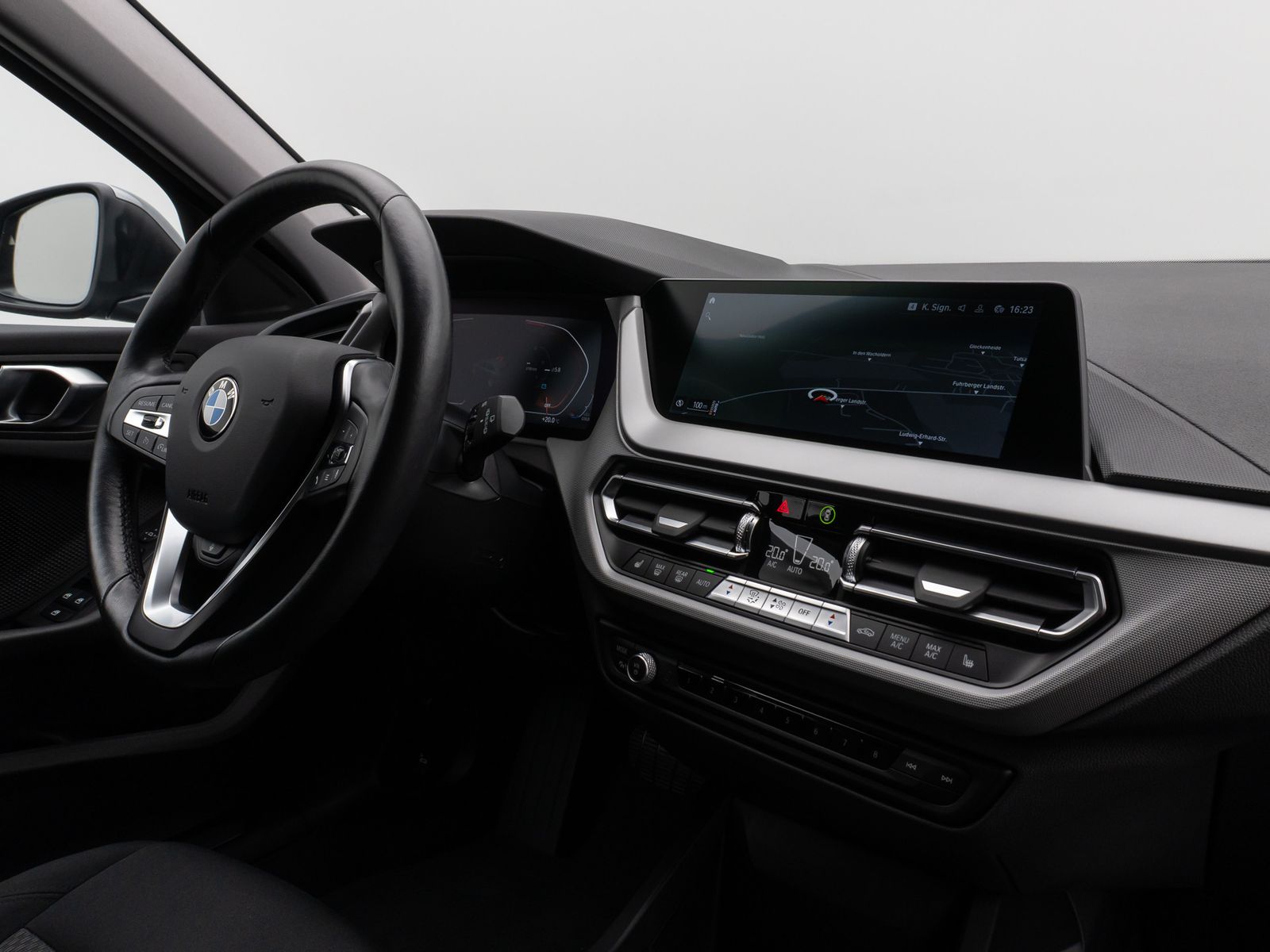 Fahrzeugabbildung BMW 118i Kamera DAB Lordos CockPitPro Lenkrhzg LED