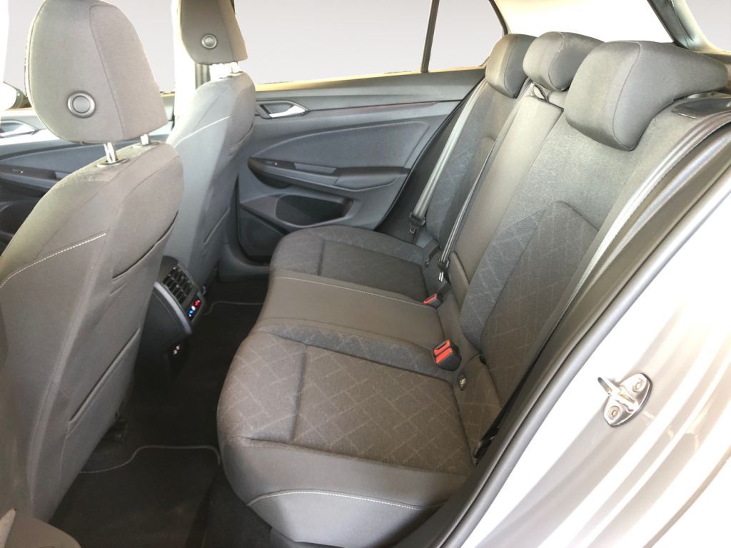 Fahrzeugabbildung Volkswagen Golf 1.0 TSI Life AHZV Paket Business Winter