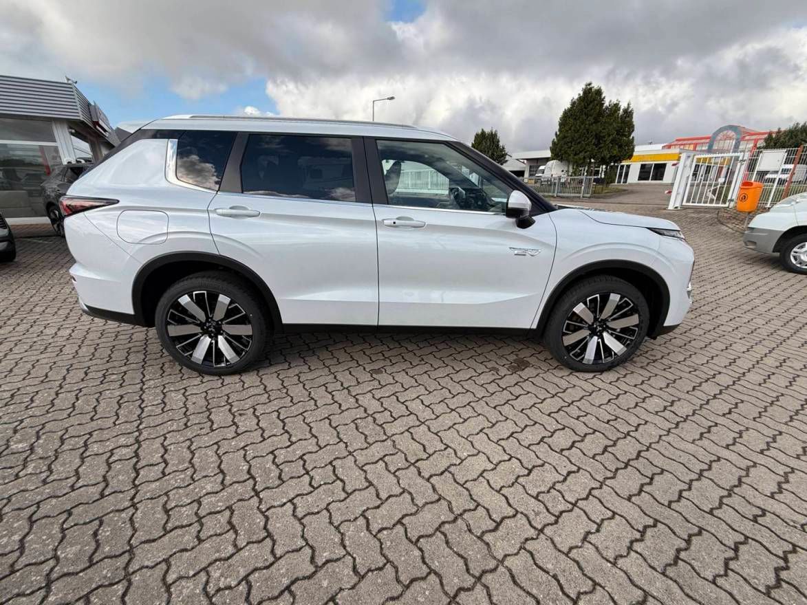 Fahrzeugabbildung Mitsubishi Outlander Plug-in Hybrid Select 2.4