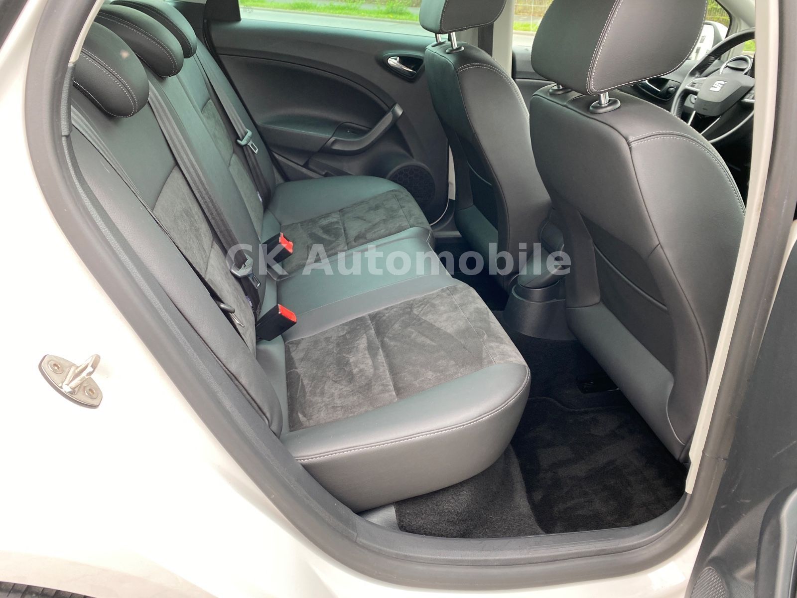 Fahrzeugabbildung SEAT Ibiza ST 1.0 TSI Style DSG/Navi/Bi-Xenon/PDC