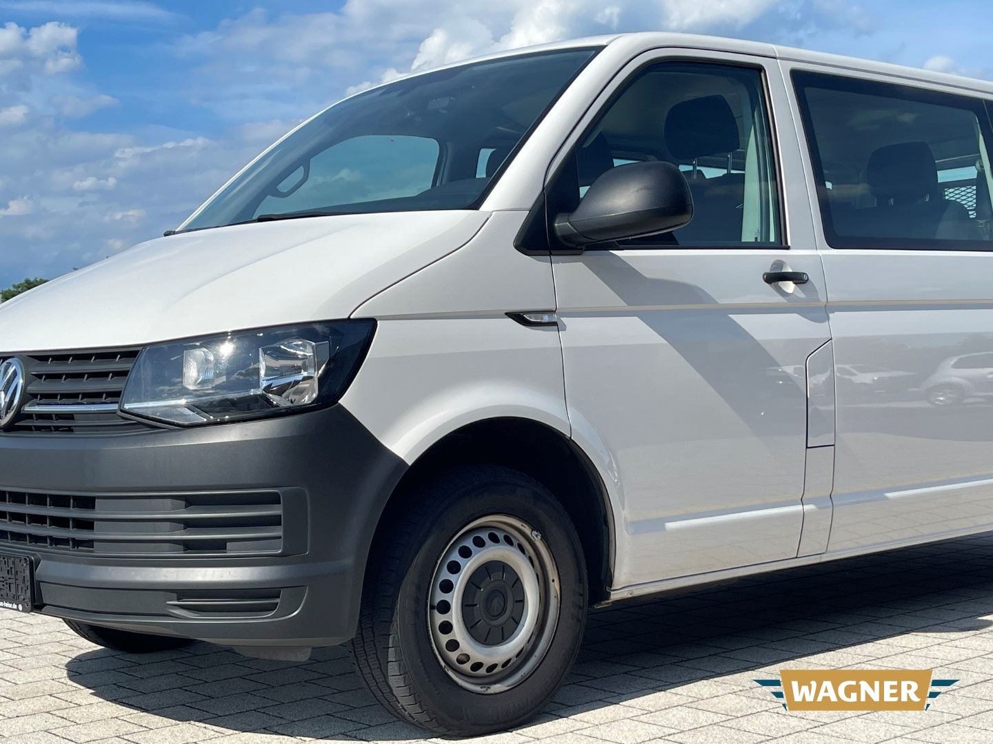 Fahrzeugabbildung Volkswagen T6 Kombi lang 9 Sitzer Rampe Klimaanlage