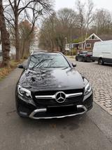 Mercedes-Benz GLC 250 4MATIC AMG Line Autom. AMG Line - schwarze Mercedes-Benz GLC-Klasse