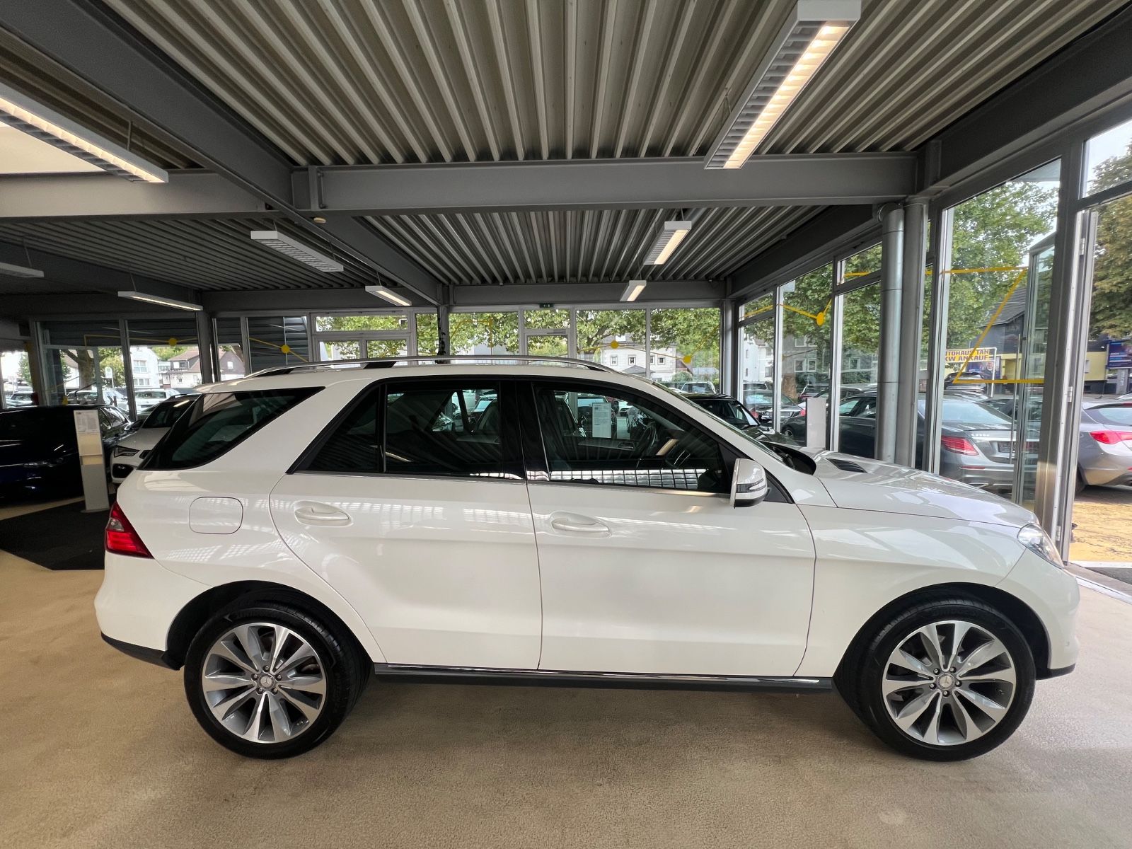 Fahrzeugabbildung Mercedes-Benz ML 350 d BlueTec 4Matic * 1.HAND * GEPFLEGT *