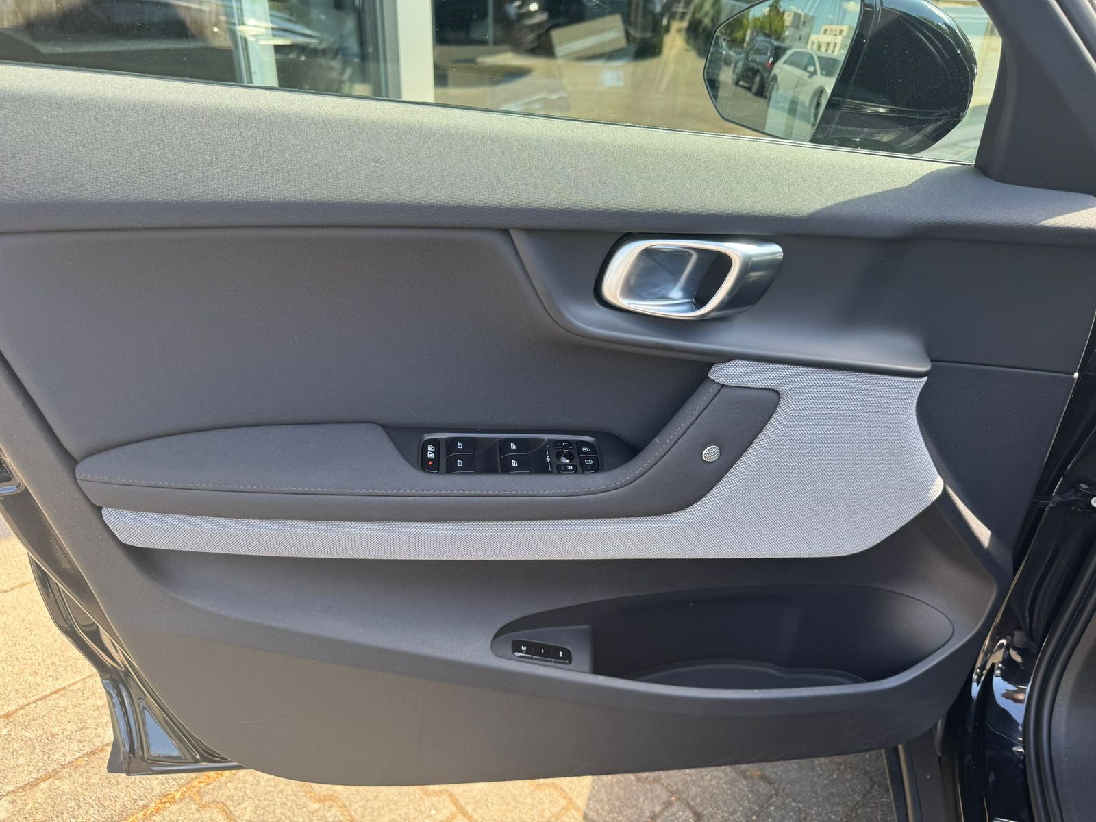 Fahrzeugabbildung Polestar 2 Long Range SM PANO+LED+SHZ+H&K+ACC+360°+WP+19"