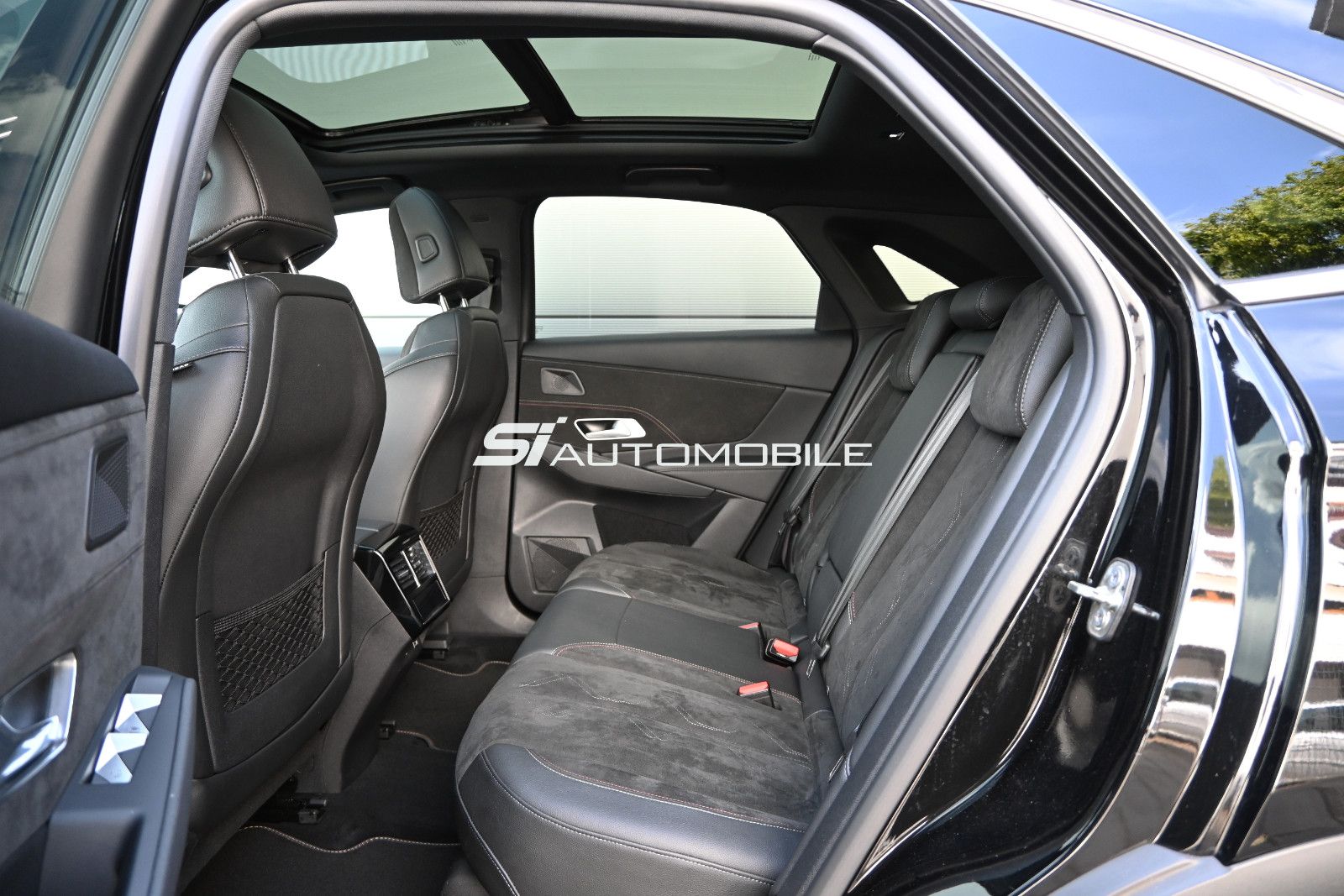 Fahrzeugabbildung DS Automobiles DS7 Crossback PureTech 180 PERF. LINE+ °AHK°PANO