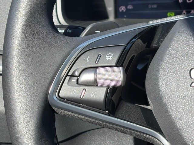 KAROQ 1.5 TSI Selection DSG PANO AHK 360° MATRIX