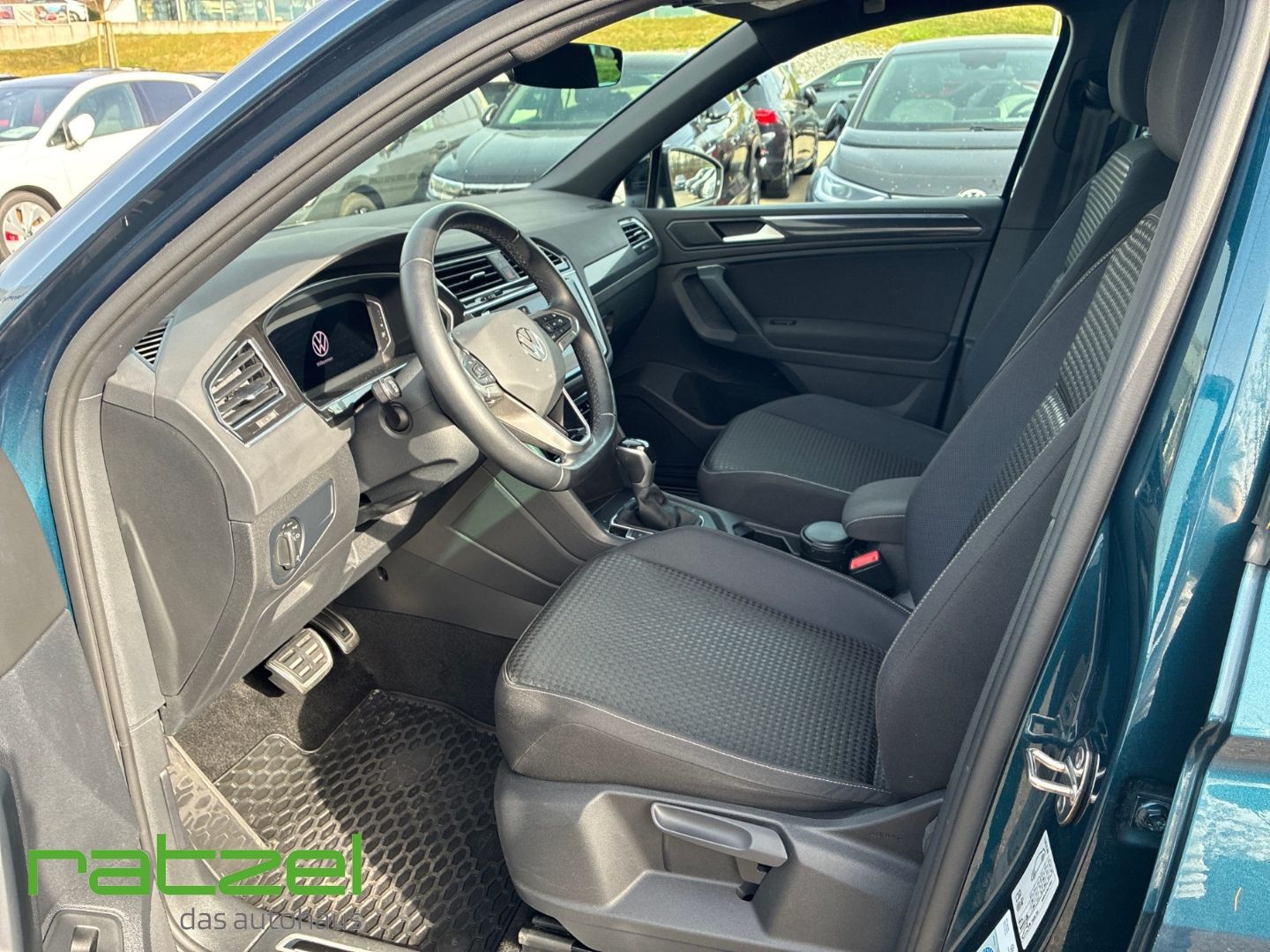 Fahrzeugabbildung Volkswagen Tiguan Life 2.0 TDI DSG Sportpaket Navi Digitale