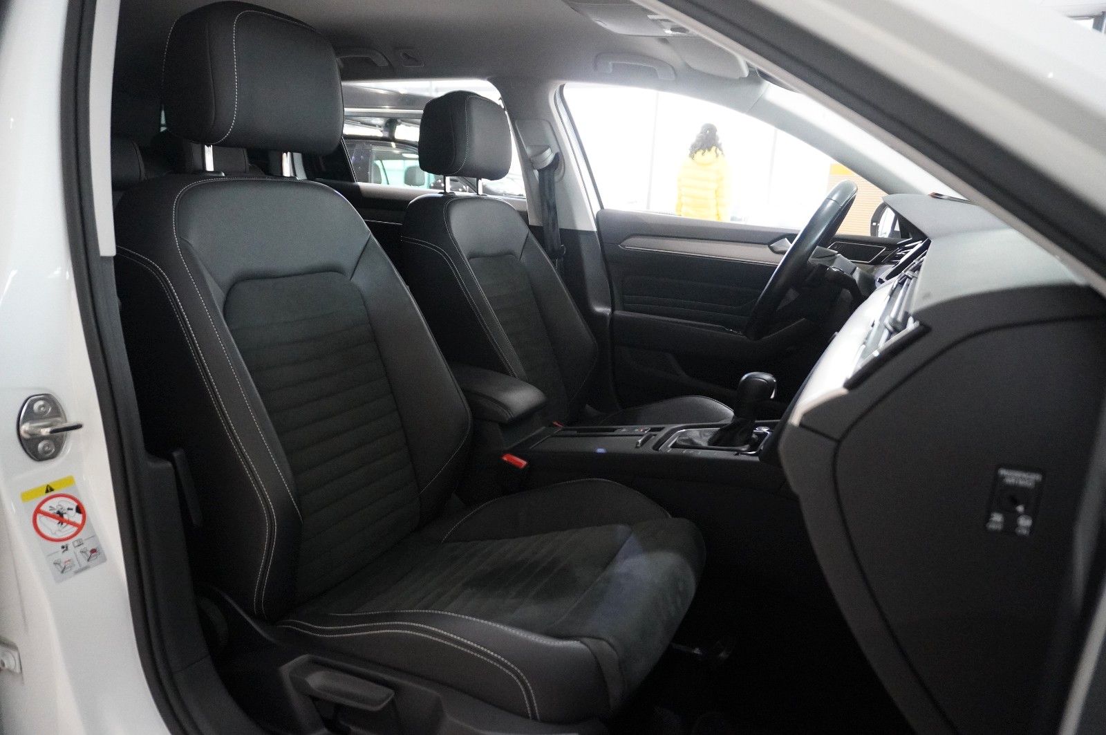 Fahrzeugabbildung Volkswagen Passat VARI. 2.0D R-LINE 4M NAVI/LED/KAMERA/AHK