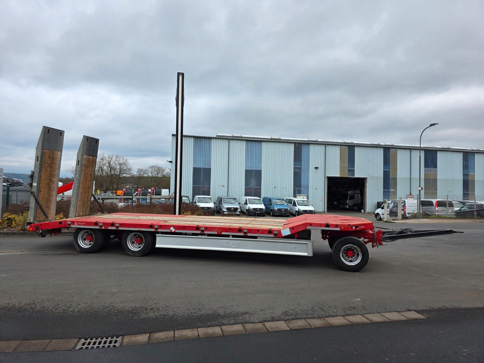 Fahrzeugabbildung Fliegl DTS 300 Rampen BPW auf 3.000mm verbreiterbar