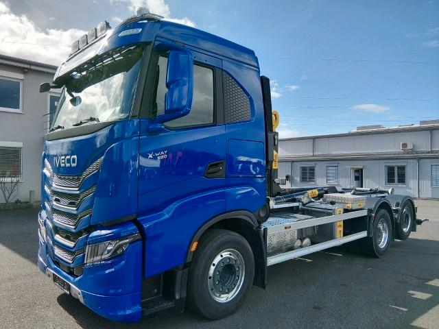 Iveco X-Way AS 28 X 58 YPS ON Hyva Titan 20-57 S