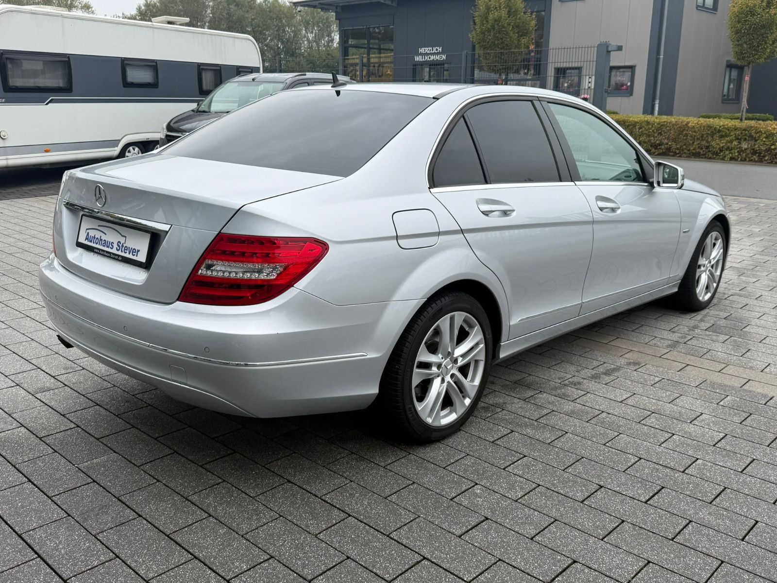 Fahrzeugabbildung Mercedes-Benz C 180 C -Klasse Lim. C 180 CGI BlueEfficiency