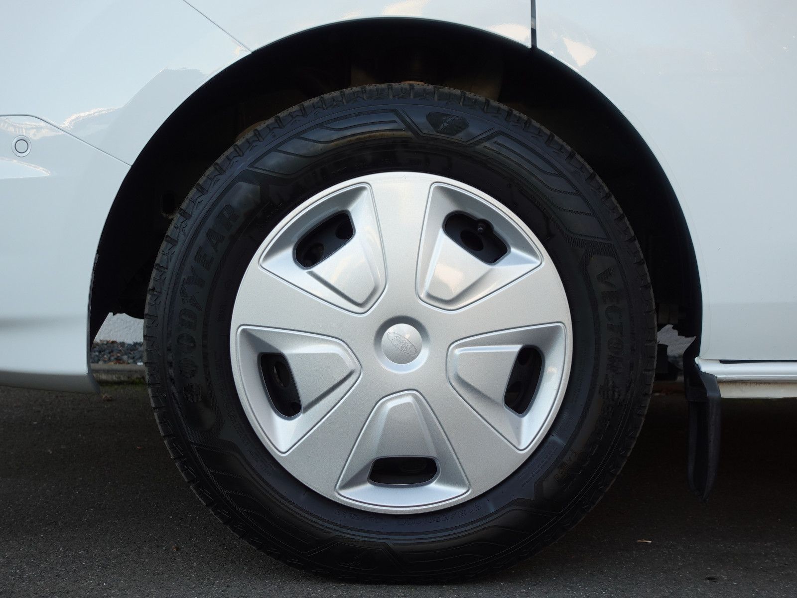 Fahrzeugabbildung Ford Transit Custom Kombi L2,9Sitze,Kamera,Trittbrett