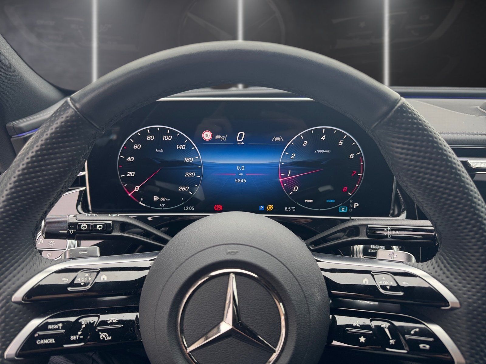 Fahrzeugabbildung Mercedes-Benz E 200 T AMG Adv.*MBUX-Superscreen*DISTRONIC*LED*