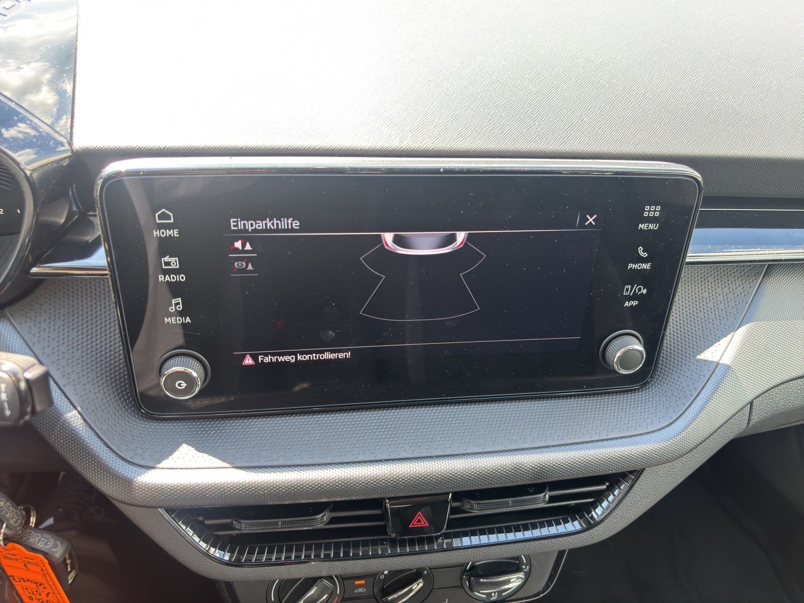 Fahrzeugabbildung SKODA Fabia Essence 1,0 TSI 70 kW