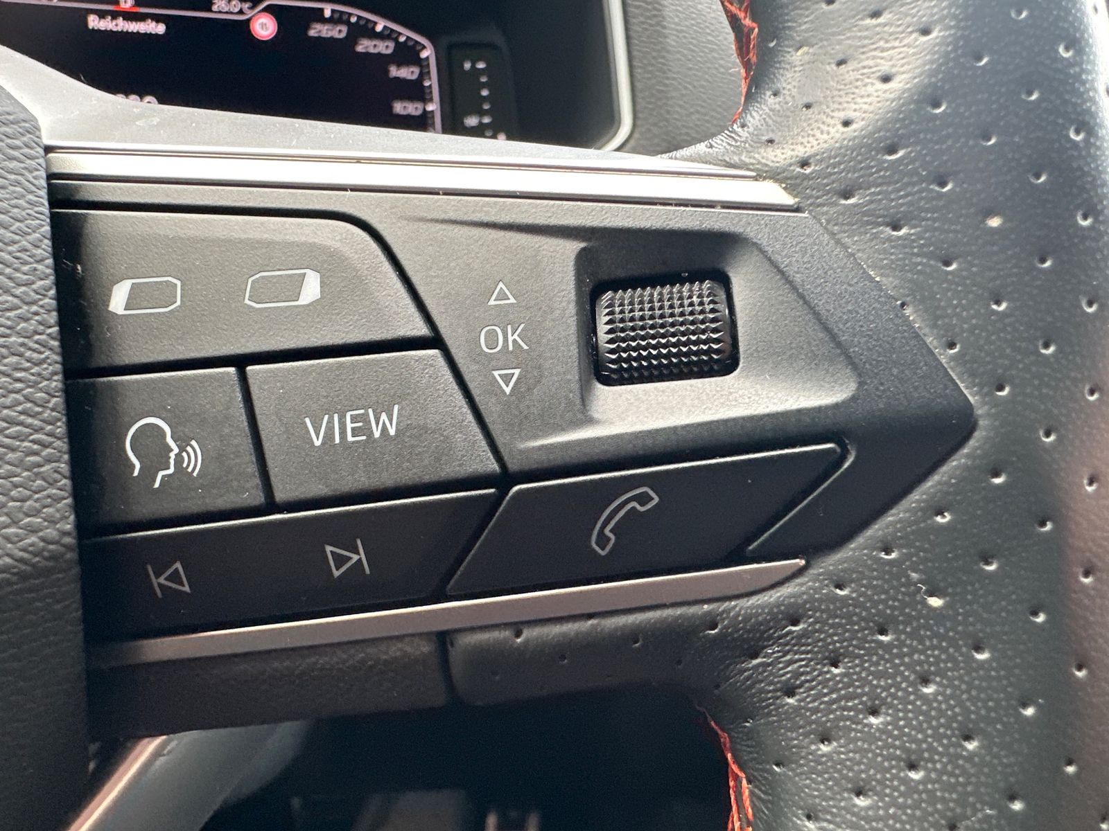 Fahrzeugabbildung SEAT Tarraco FR NAV+LED+ACC+KAMERA+AHK+STDHZG+19ZO+VC