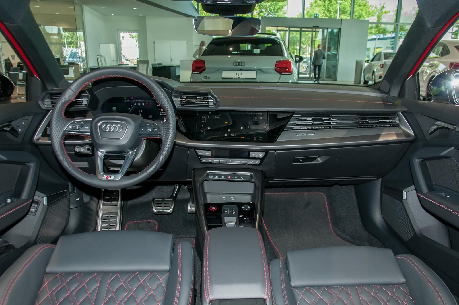 Fahrzeugabbildung Audi S3 Sportback TFSI 228(310) kW(PS) S tronic  Navi