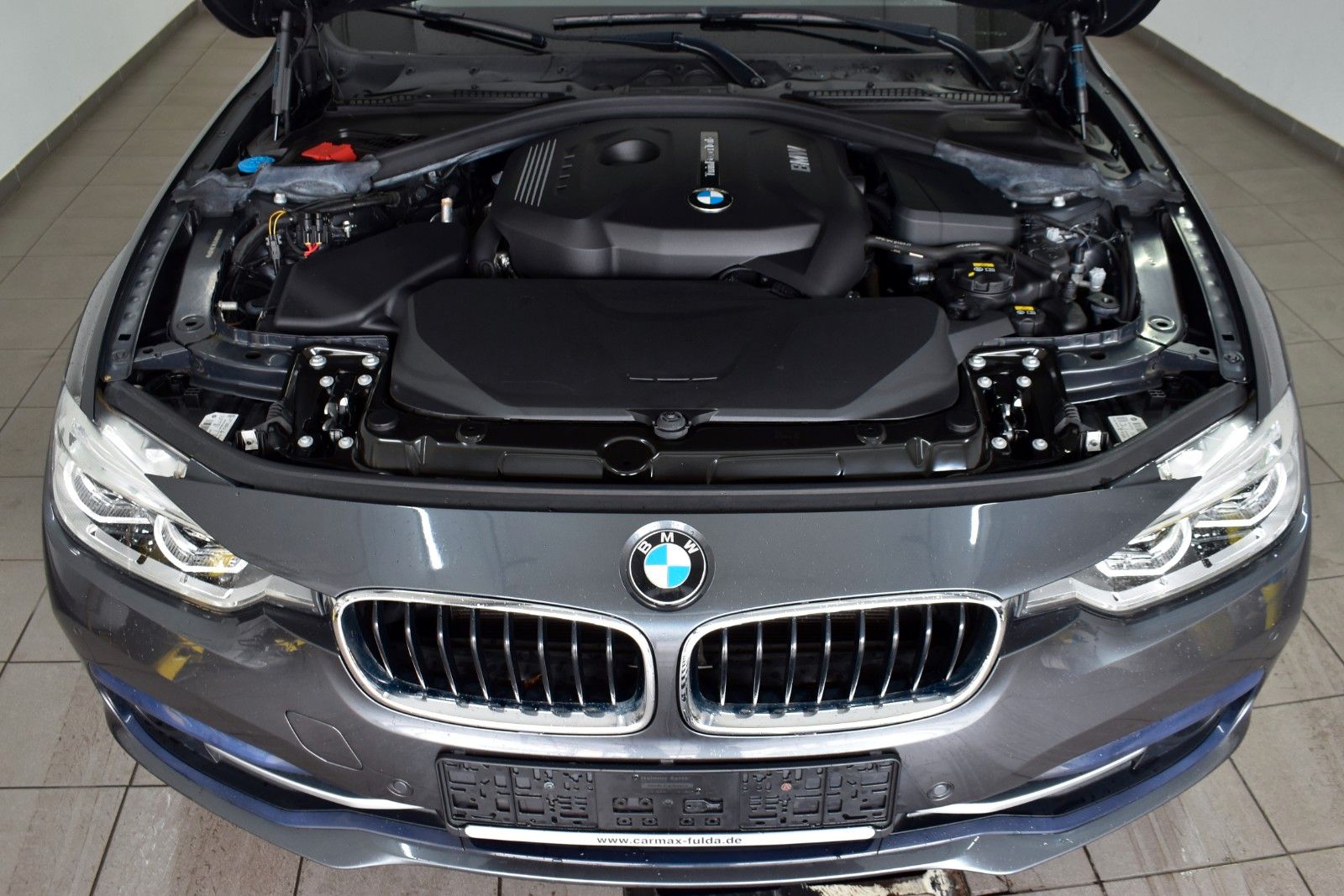Fahrzeugabbildung BMW 330iA xDrive Touring Sport Line Head-Up,Panorama