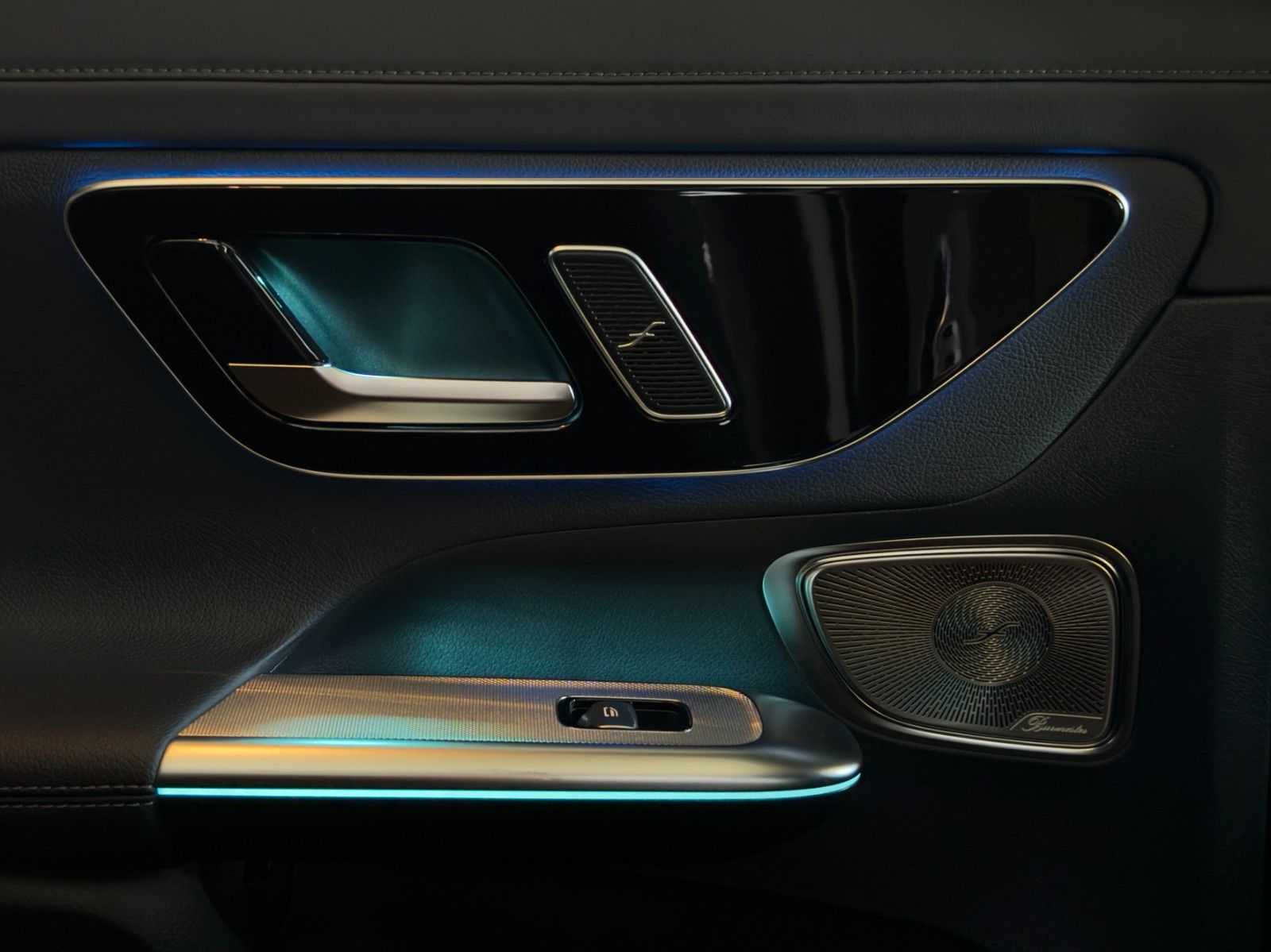 Fahrzeugabbildung Mercedes-Benz GLC 200 4M AMG + Pano Standhzg Burmester ACC AHK