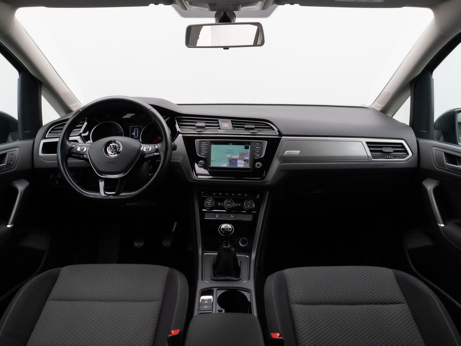 Fahrzeugabbildung Volkswagen Touran 2.0 TDI BMT Navi Stzhz ACC PDC AHK 8fach