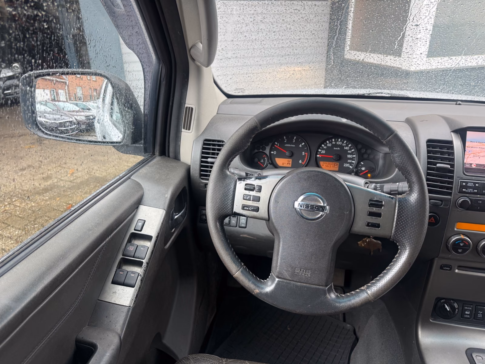 NISSAN NAVARA PICKUP DOUBLE CAB PLATINUM 4X4 | 171 ch | BVA | TOIT OUVRANT | VOLANT EN CUIR