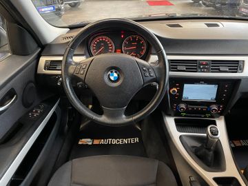 BMW 318i  Touring *NAVI*KLIMA*TEMPOMAT*>SZHZ*