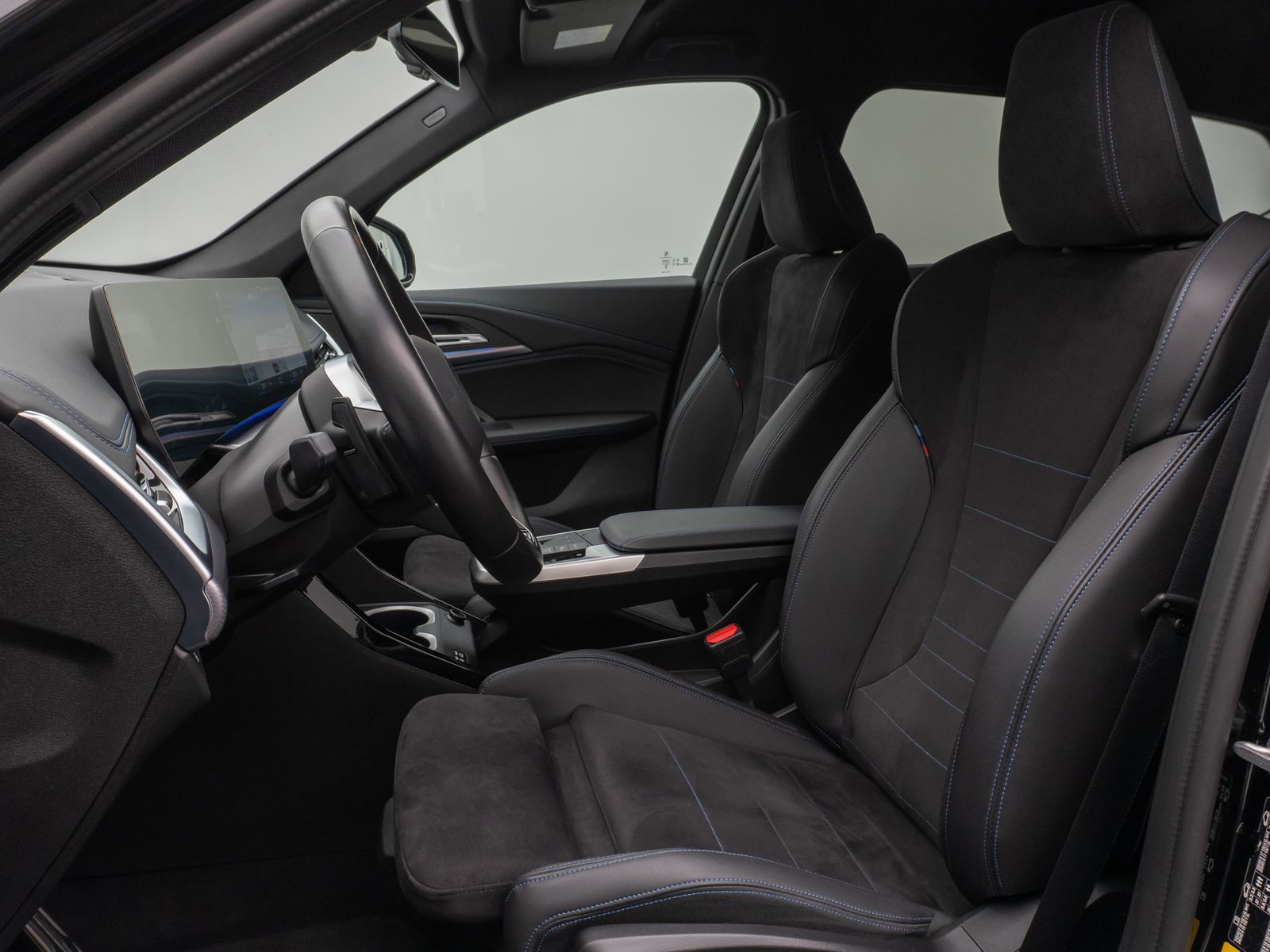 Fahrzeugabbildung BMW iX1 xD30 M Sport Kamera DAB DrivAssist Komfort